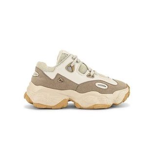 RAYE Riley Sneaker in Gray